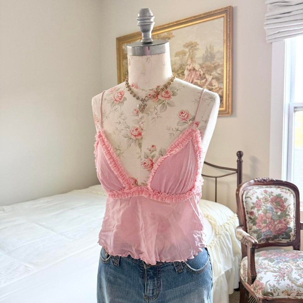 pink lace ruffle going out top Out From Under tagged a size small - Picture 2 of 3